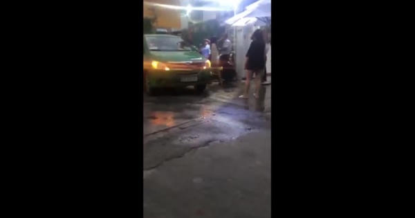 Lạ lùng - Nhóm người lạ ngang nhiên xông vào nhà "bắt cóc" 3 trẻ nhỏ Lạ lùng - Nhóm người lạ ngang nhiên xông vào nhà "bắt cóc" 3 trẻ nhỏ