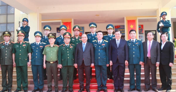 Thủ tướng thăm, chúc Tết Sư đoàn không quân 372 Thủ tướng thăm, chúc Tết Sư đoàn không quân 372