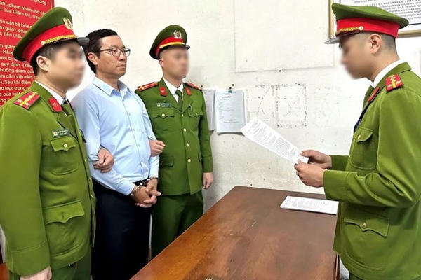 Khởi tố nguyên Tổng Giám đốc Công ty cổ phần xi măng Hạ Long Khởi tố nguyên Tổng Giám đốc Công ty cổ phần xi măng Hạ Long