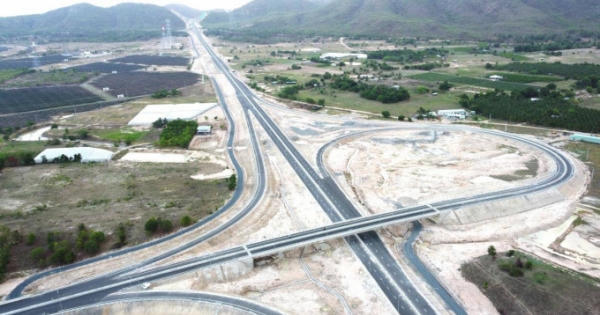 Hai cao tốc Nha Trang - Cam Lâm và Vĩnh Hảo - Phan Thiết sẽ thông xe vào ngày 19/5 Hai cao tốc Nha Trang - Cam Lâm và Vĩnh Hảo - Phan Thiết sẽ thông xe vào ngày 19/5