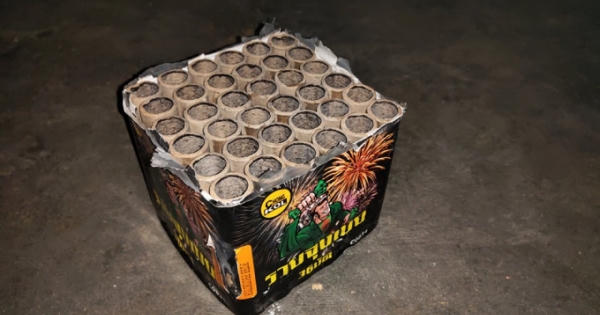 Xác pháo nổ, pháo hoa vứt đầy bên đường ở Đô Lương, Nghệ An