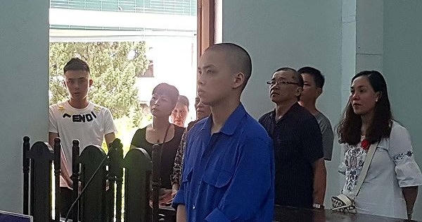 Lĩnh án hơn 5 năm tù giam vì... mua ma túy giấu trong phòng ngủ "chơi dần" Lĩnh án hơn 5 năm tù giam vì... mua ma túy giấu trong phòng ngủ "chơi dần"
