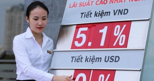 Lãi suất tiết kiệm tiếp tục giảm, ngân hàng hưởng lợi lớn nhất