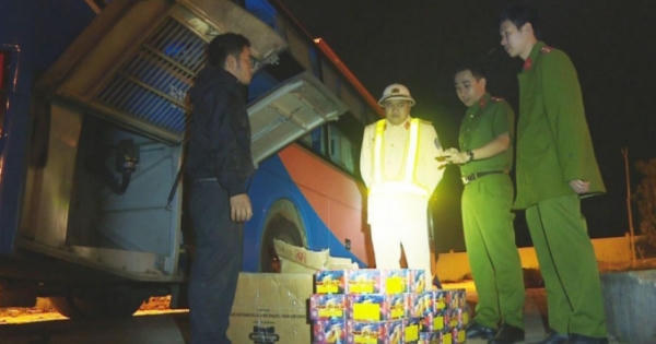 Đắk Lắk: Xe khách vận chuyển hơn 1 tạ pháo hoa trái phép