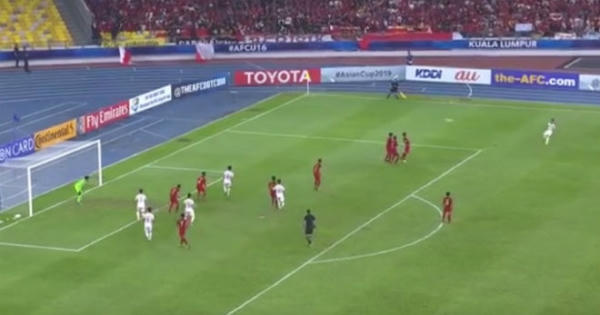 Video: Tuyệt phẩm đá phạt của Khuất Văn Khang vào lưới U16 Indonesia