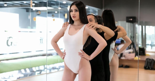 Ngân Anh mặc bikini khoe đường cong chuẩn từng centime