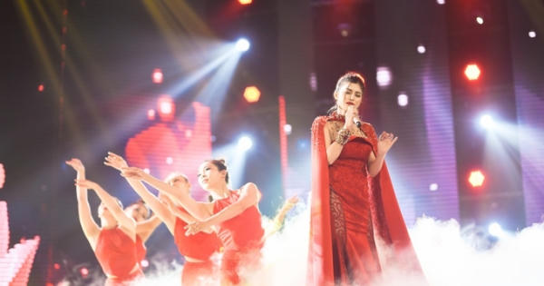The Voice 2018: Cô gái triệu view - Trần Ngọc Ánh khiến khán giả say đắm với "Nhân gian một cõi dại khờ"