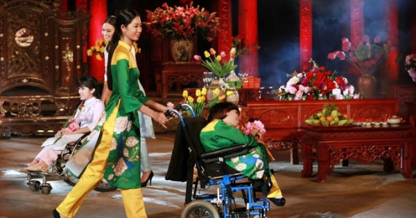 "Hoa Phù Dung " - Điểm nhấn đặc biệt của Lễ Hội Áo Dài