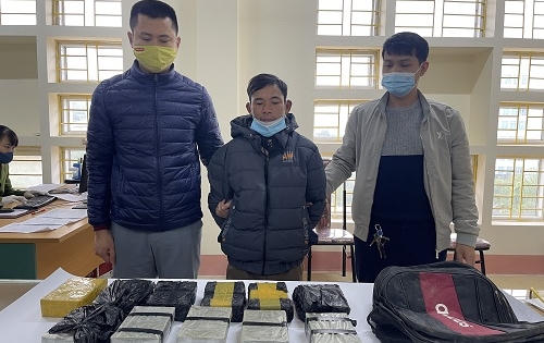 Lào Cai: Bắt đối tượng vận chuyển thuê 22 bánh ma túy kiếm lời