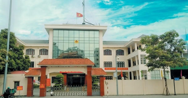 Quảng Ninh: Đề nghị tước danh hiệu Công an nhân dân 2 cán bộ điều tra Công an TP Hạ Long Quảng Ninh: Đề nghị tước danh hiệu Công an nhân dân 2 cán bộ điều tra Công an TP Hạ Long