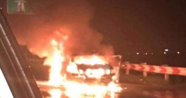 Ô tô 4 chỗ cháy trơ khung trên cao tốc Pháp Vân - Cầu Giẽ