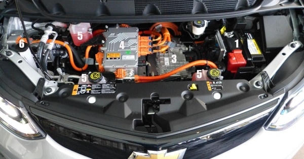 Bên dưới ca-pô xe điện có gì?