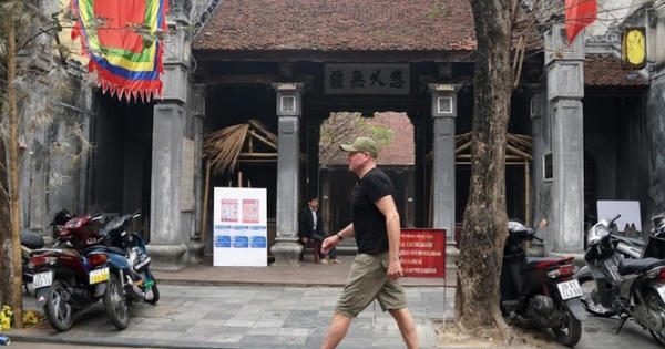 Du lịch, bất động sản tê liệt vì Covid-19