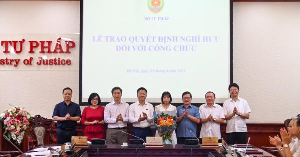 Bộ Tư pháp trao Quyết định nghỉ hưu và Quyết định bổ nhiệm lãnh đạo cấp Vụ