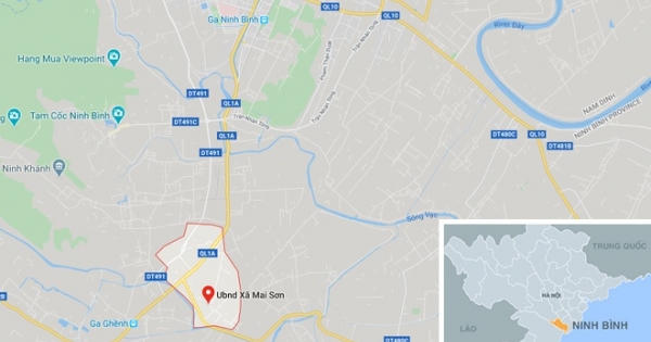 Xe chở phạm nhân nổ lốp đâm vào cột đèn, 1 cảnh sát tử vong