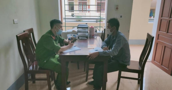 Công an đến "mời" vẫn không chịu đi khai báo y tế vì đang… bận nhậu