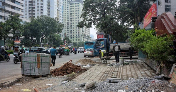 Vỉa hè “độ bền 70 năm” nứt vỡ sau vài năm: Vì đâu nên nỗi?