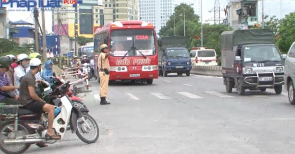 Bản tin Pháp luật Plus: Liệu có "xung đột" trong việc xử lý tài xế không mang bản chính đăng ký xe ô tô