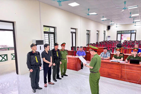 Khởi tố, bắt tạm giam đối tượng khai thác gần 14.000 m3 cát, sỏi trái phép