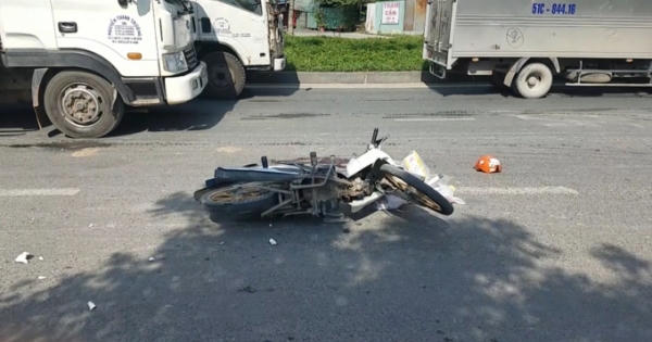 TP HCM: Nghi va chạm giao thông ngã ra đường, một cô gái tử vong