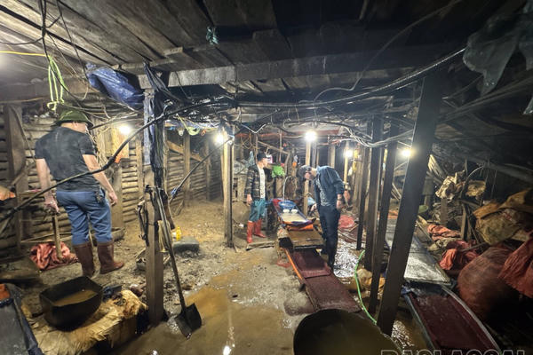 Triệt phá đường dây mua bán, vận chuyển trái phép thuốc nổ và 5 tấn chất độc