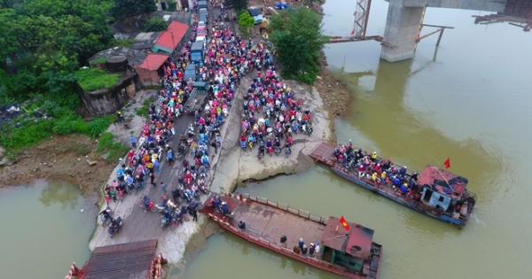 UBND tỉnh Hải Dương chỉ đạo 'nóng" vụ hàng nghìn người dân chen nhau qua bến phà Tuần Mây trước đại dịch Covid-19