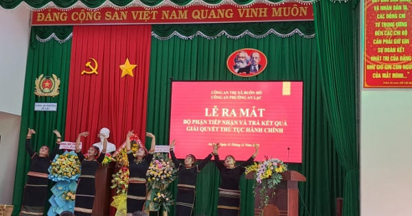 Công an phường An Lạc, Thị xã Buôn Hồ ra mắt Bộ phận 1 cửa và trả kết quả giải quyết thủ tục hành chính