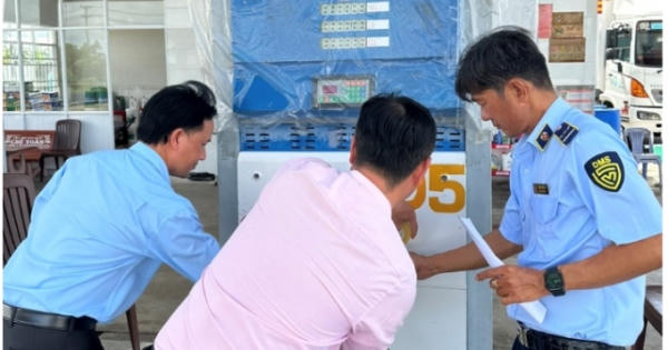 Xử phạt trên 200 triệu đồng đối với doanh nghiệp vi phạm về chất lượng xăng dầu Xử phạt trên 200 triệu đồng đối với doanh nghiệp vi phạm về chất lượng xăng dầu