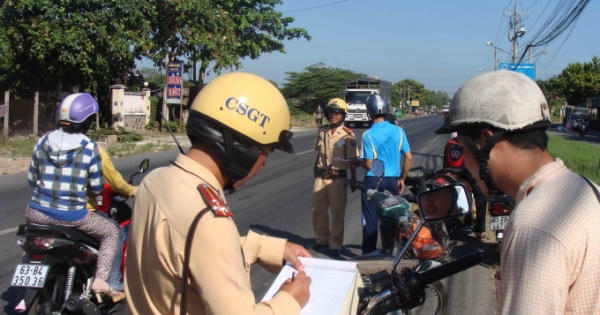 Tiền Giang: Những cánh chim bồ câu bảo đảm an toàn giao thông cho nhân dân