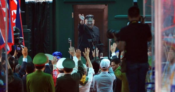 Chủ tịch Kim Jong- un lên tàu bọc thép rời Việt Nam về nước