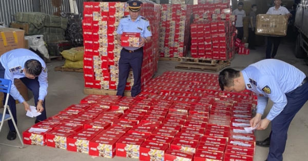 Thu giữ 1.300 thùng bánh không rõ nguồn gốc