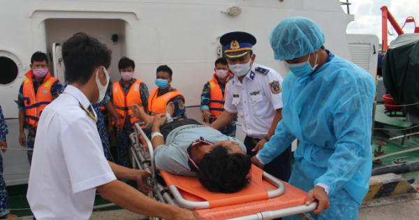 Bộ Tư lệnh Cảnh sát biển vùng 4 cứu nạn thành công 5 ngư dân Bộ Tư lệnh Cảnh sát biển vùng 4 cứu nạn thành công 5 ngư dân