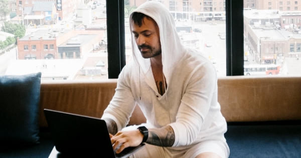 Choáng với ngành công nghiệp 'thổi view' YouTube