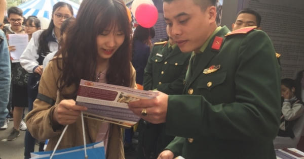 Ngày hội tư vấn tuyển sinh-hướng nghiệp 2018: Phao cứu sinh trước kì thi THPT Quốc gia