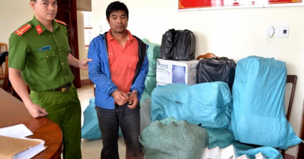 Gia Lai: Bắt đối tượng vận chuyển 9.000 gói thuốc lá lậu