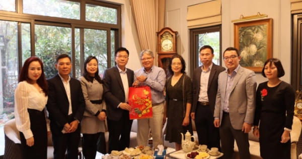 Bộ trưởng Tư pháp Lê Thành Long thăm, chúc Tết gia đình nguyên lãnh đạo Bộ Bộ trưởng Tư pháp Lê Thành Long thăm, chúc Tết gia đình nguyên lãnh đạo Bộ