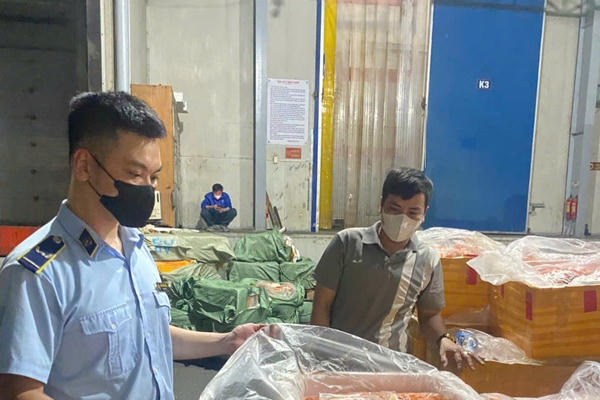 Kịp thời phát hiện 7 tấn trứng non, tràng gà, nầm lợn không rõ nguồn gốc chuẩn bị đi tiêu thụ
