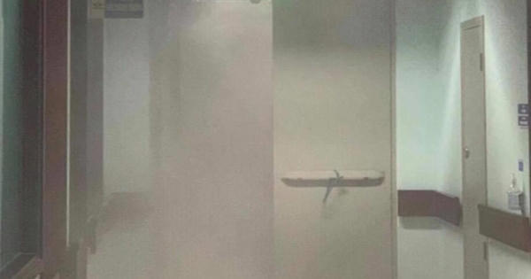 Lửa bùng phát tại Bệnh viện Nhi Trung ương, bệnh nhân hốt hoảng sơ tán trong đêm