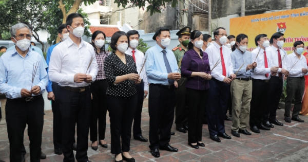 Lãnh đạo tỉnh Bắc Ninh dâng hương nhân kỷ niệm 100 năm Ngày sinh Chủ tịch Quốc hội Lê Quang Đạo