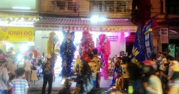 Huế: Tiếng trống múa Lân rộn ràng trên đường phố Cố đô