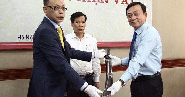 Con cháu “Vua Mèo” trao lại kỷ vật vô giá cho đất nước