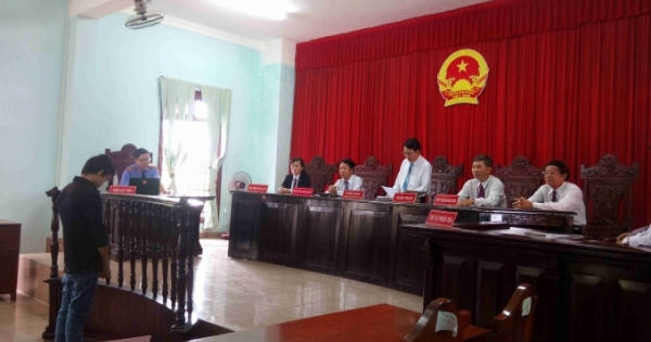 "Nhiễm" phim đen, "thanh niên choai" tuổi 15 vào tù vì làm "chuyện người lớn" "Nhiễm" phim đen, "thanh niên choai" tuổi 15 vào tù vì làm "chuyện người lớn"