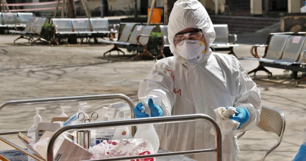 Chuyên gia Nhật mắc Covid-19 tiếp xúc với nhiều người trước khi tử vong