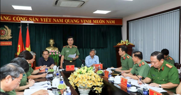 Thứ trưởng Bộ Công an Trần Quốc Tỏ làm việc với Công an tỉnh Đồng Nai Thứ trưởng Bộ Công an Trần Quốc Tỏ làm việc với Công an tỉnh Đồng Nai