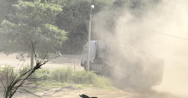 Vì sao xe có dấu hiệu quá tải vẫn tung tăng vào cao tốc Nội Bài – Lào Cai? Vì sao xe có dấu hiệu quá tải vẫn tung tăng vào cao tốc Nội Bài – Lào Cai?