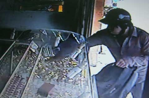 Vợ bán vàng trúng cửa hàng chồng mới trộm