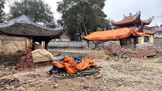 Lo lắng di tích bị xâm hại
