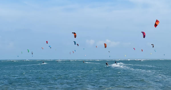 Đại tiệc lướt ván diều quốc tế 2022 trên biển Ninh Chữ