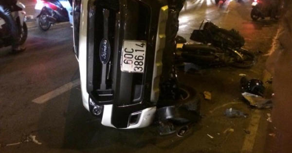 Ô tô tông kinh hoàng, 1 người rơi từ trên cầu xuống đất