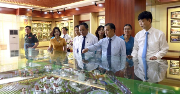 Đại sứ đặc mệnh toàn quyền nước CHDCND Lào tại Việt Nam thăm Phú Thọ